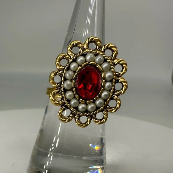 VINTAGE SARAH COVENTRY “Portrait” Adjustable Multi size COLLECTABLE RING 1970’s - Picture 4 of 6